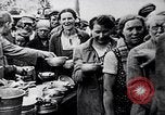 Standbild Runde der Verdächtigen von Bydgoszcz oder Bromberg Polen, 1939, aus Sekunde 44 historischem Filmmaterial Videoclip 65675074041