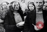 Standbild Runde der Verdächtigen von Bydgoszcz oder Bromberg Polen, 1939, aus Sekunde 46 historischem Filmmaterial Videoclip 65675074041