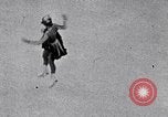Immagine di La figura pattinare Garmisch-Partenkirchen Germania, 1936, secondo 44 filmato di repertorio 65675074065