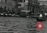 Immagine di gondola sul canale Venezia Italia, 1937, secondo 6 filmato di repertorio 65675074080