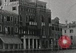 Immagine di gondola sul canale Venezia Italia, 1937, secondo 19 filmato di repertorio 65675074080