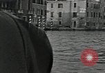 Immagine di gondola sul canale Venezia Italia, 1937, secondo 20 filmato di repertorio 65675074080
