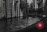 Immagine di gondola sul canale Venezia Italia, 1937, secondo 22 filmato di repertorio 65675074080