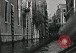 Immagine di gondola sul canale Venezia Italia, 1937, secondo 25 filmato di repertorio 65675074080