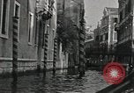 Immagine di gondola sul canale Venezia Italia, 1937, secondo 26 filmato di repertorio 65675074080