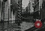 Immagine di gondola sul canale Venezia Italia, 1937, secondo 29 filmato di repertorio 65675074080