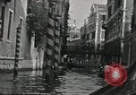 Immagine di gondola sul canale Venezia Italia, 1937, secondo 31 filmato di repertorio 65675074080