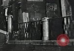 Immagine di gondola sul canale Venezia Italia, 1937, secondo 56 filmato di repertorio 65675074080