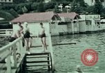 Image touristes nageant Carinthie Autriche, 1937, de la seconde 31 séquences d'archives historiques vidéo 65675074084