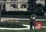 Image les touristes regardent le défilé Carinthie Autriche, 1937, de la seconde 7 séquences d'archives historiques vidéo 65675074085