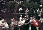 Image les touristes regardent le défilé Carinthie Autriche, 1937, de la seconde 47 séquences d'archives historiques vidéo 65675074085