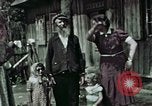 Image membres de la famille à la ferme Autriche, 1937, de la seconde 6 séquences d'archives historiques vidéo 65675074087