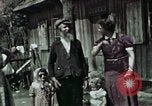 Image membres de la famille à la ferme Autriche, 1937, de la seconde 7 séquences d'archives historiques vidéo 65675074087