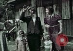 Image membres de la famille à la ferme Autriche, 1937, de la seconde 8 séquences d'archives historiques vidéo 65675074087