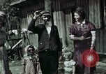 Image membres de la famille à la ferme Autriche, 1937, de la seconde 9 séquences d'archives historiques vidéo 65675074087