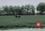 Image membres de la famille à la ferme Autriche, 1937, de la seconde 10 séquences d'archives historiques vidéo 65675074087