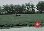 Image membres de la famille à la ferme Autriche, 1937, de la seconde 13 séquences d'archives historiques vidéo 65675074087