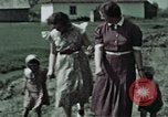 Image membres de la famille à la ferme Autriche, 1937, de la seconde 24 séquences d'archives historiques vidéo 65675074087