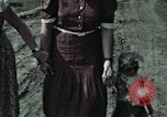 Image membres de la famille à la ferme Autriche, 1937, de la seconde 27 séquences d'archives historiques vidéo 65675074087