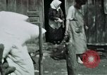 Image membres de la famille à la ferme Autriche, 1937, de la seconde 33 séquences d'archives historiques vidéo 65675074087