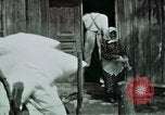 Image membres de la famille à la ferme Autriche, 1937, de la seconde 36 séquences d'archives historiques vidéo 65675074087