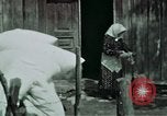 Image membres de la famille à la ferme Autriche, 1937, de la seconde 39 séquences d'archives historiques vidéo 65675074087