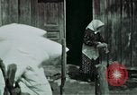Image membres de la famille à la ferme Autriche, 1937, de la seconde 40 séquences d'archives historiques vidéo 65675074087