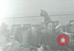 Image passagers sur le pont du navire de croisière Europe, 1937, de la seconde 3 séquences d'archives historiques vidéo 65675074089