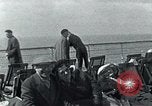 Image passagers sur le pont du navire de croisière Europe, 1937, de la seconde 9 séquences d'archives historiques vidéo 65675074089