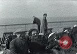 Image passagers sur le pont du navire de croisière Europe, 1937, de la seconde 10 séquences d'archives historiques vidéo 65675074089