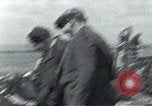 Image passagers sur le pont du navire de croisière Europe, 1937, de la seconde 17 séquences d'archives historiques vidéo 65675074089