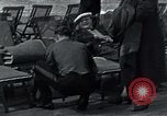 Image passagers sur le pont du navire de croisière Europe, 1937, de la seconde 18 séquences d'archives historiques vidéo 65675074089