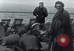 Image passagers sur le pont du navire de croisière Europe, 1937, de la seconde 21 séquences d'archives historiques vidéo 65675074089
