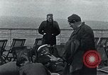 Image passagers sur le pont du navire de croisière Europe, 1937, de la seconde 23 séquences d'archives historiques vidéo 65675074089