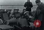 Image passagers sur le pont du navire de croisière Europe, 1937, de la seconde 25 séquences d'archives historiques vidéo 65675074089
