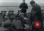 Image passagers sur le pont du navire de croisière Europe, 1937, de la seconde 26 séquences d'archives historiques vidéo 65675074089