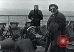 Image passagers sur le pont du navire de croisière Europe, 1937, de la seconde 27 séquences d'archives historiques vidéo 65675074089