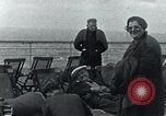 Image passagers sur le pont du navire de croisière Europe, 1937, de la seconde 29 séquences d'archives historiques vidéo 65675074089