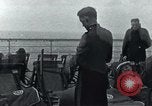 Image passagers sur le pont du navire de croisière Europe, 1937, de la seconde 32 séquences d'archives historiques vidéo 65675074089