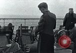 Image passagers sur le pont du navire de croisière Europe, 1937, de la seconde 33 séquences d'archives historiques vidéo 65675074089