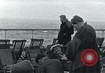 Image passagers sur le pont du navire de croisière Europe, 1937, de la seconde 38 séquences d'archives historiques vidéo 65675074089