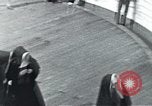 Image passagers sur le pont du navire de croisière Europe, 1937, de la seconde 43 séquences d'archives historiques vidéo 65675074089