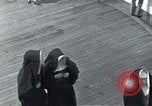 Image passagers sur le pont du navire de croisière Europe, 1937, de la seconde 44 séquences d'archives historiques vidéo 65675074089