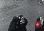 Image passagers sur le pont du navire de croisière Europe, 1937, de la seconde 45 séquences d'archives historiques vidéo 65675074089