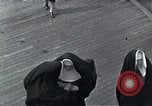 Image passagers sur le pont du navire de croisière Europe, 1937, de la seconde 47 séquences d'archives historiques vidéo 65675074089