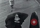Image passagers sur le pont du navire de croisière Europe, 1937, de la seconde 49 séquences d'archives historiques vidéo 65675074089