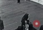 Image passagers sur le pont du navire de croisière Europe, 1937, de la seconde 53 séquences d'archives historiques vidéo 65675074089