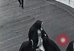 Image passagers sur le pont du navire de croisière Europe, 1937, de la seconde 55 séquences d'archives historiques vidéo 65675074089