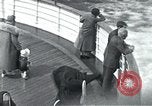 Image passagers sur le pont du navire de croisière Europe, 1937, de la seconde 58 séquences d'archives historiques vidéo 65675074089