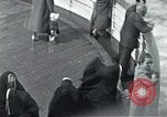Image passagers sur le pont du navire de croisière Europe, 1937, de la seconde 60 séquences d'archives historiques vidéo 65675074089